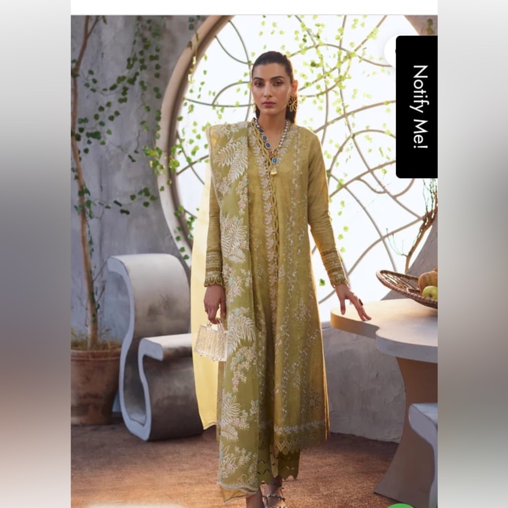 Chic Olive Green Embroidered Kurta Set - SUFFUSE